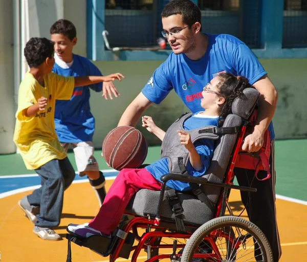 Projeto da AMR promove a inclusão esportiva de jovens com deficiência física