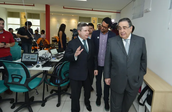 O governador esteve acompanhado também pelo vice-governador, Alberto Pinto Coelho