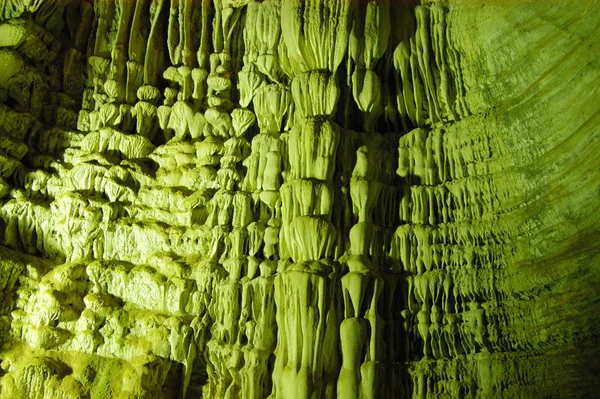 Formações rochosas no interior da Gruta da Lapinha 