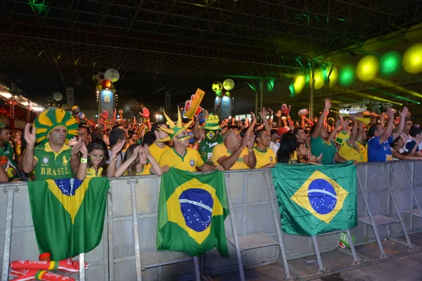 Mais de 20 mil torcedores acompanham as partidas da Copa do Mundo e a programação cultural do evento