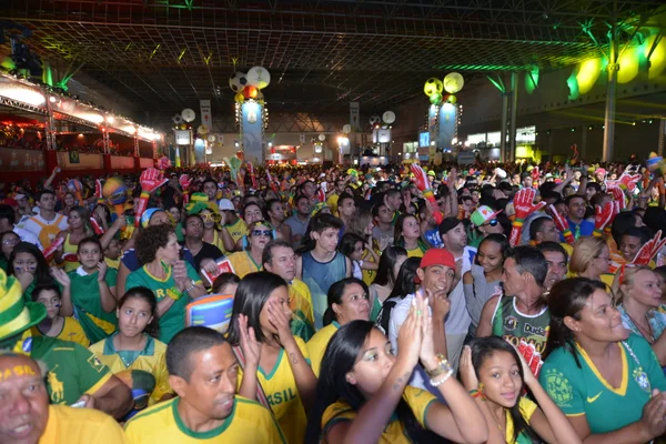 Mais de 20 mil torcedores acompanham as partidas da Copa do Mundo e a programação cultural do evento