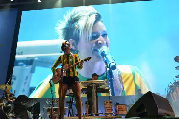 Cantora Dani Moraes é uma das atrações neste terceiro dia de FIFA Fan Fest em Belo Horizonte