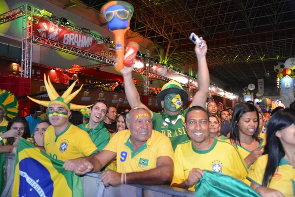 Mais de 20 mil torcedores acompanham as partidas da Copa do Mundo e a programação cultural do evento
