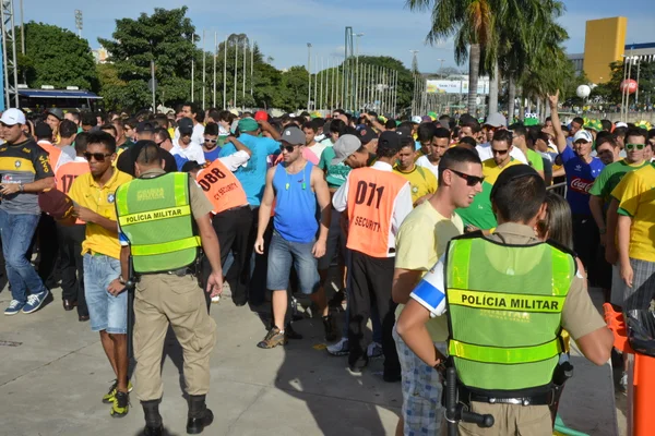 Mais de 20 mil torcedores acompanham as partidas da Copa do Mundo e a programação cultural do evento