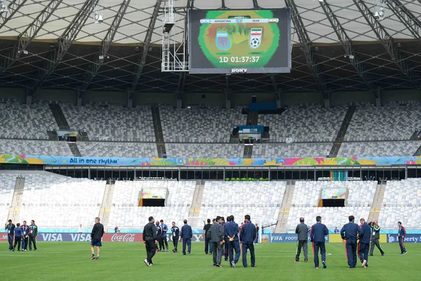Equipe realizou o reconhecimento do gramado no Mineirão