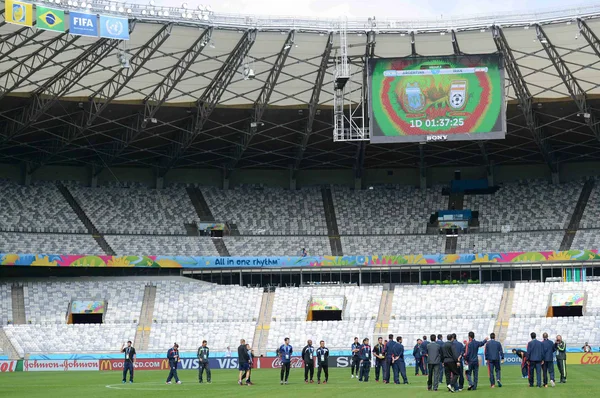Equipe realizou o reconhecimento do gramado no Mineirão