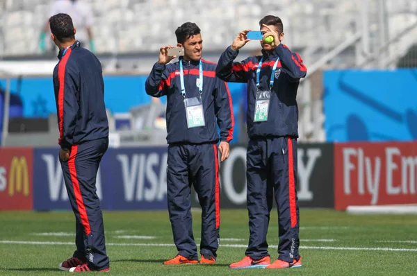 Equipe realizou o reconhecimento do gramado no Mineirão