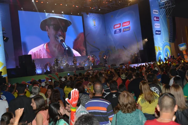A banda Blitz, atração mais esperada do dia, se apresentou no palco principal do Expominas