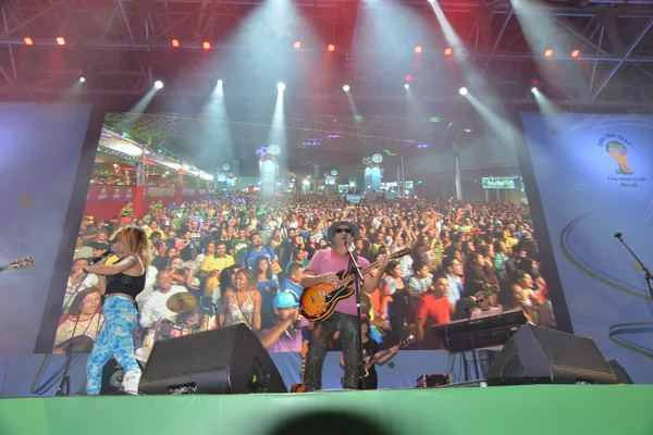 A banda Blitz, atração mais esperada do dia, se apresentou no palco principal do Expominas