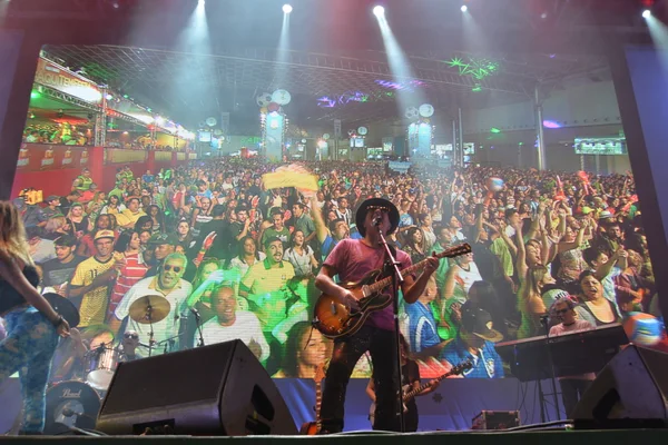 A banda Blitz, atração mais esperada do dia, se apresentou no palco principal do Expominas