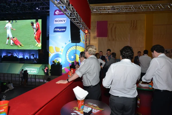 Alberto Pinto Coelho acompanha a partida entre as seleções da Alemanha e Gana na Fifa Fan Fest