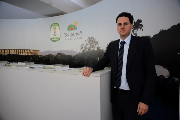 Secretário Tiago Lacerda apresenta o Centro de Atendimento à Imprensa instalado no estádio Mineirão