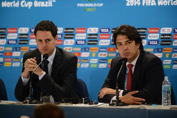 Tiago Lacerda e Camillo Fraga divulgam o balanço da primeira fase da Copa do Mundo em Minas Gerais