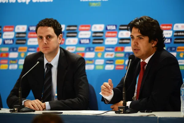 Tiago Lacerda e Camillo Fraga divulgam o balanço da primeira fase da Copa do Mundo em Minas Gerais