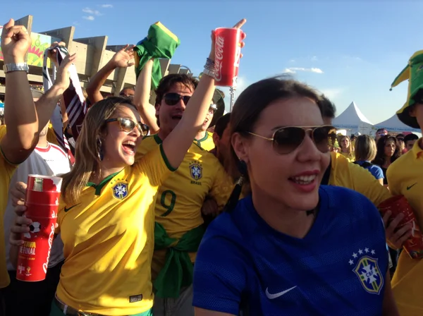 Torcida presente no Mineirão acompanhou o desafio da seleção e espera ver a equipe na final da Copa