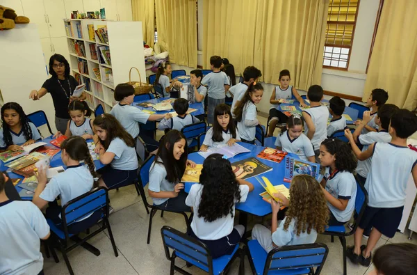 Alunos da Escola Estadual Duque de Caxias
