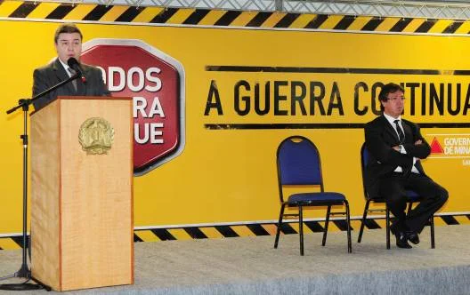 O governador Antonio Anastasia anunciou novas ações contra a dengue