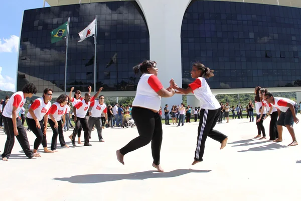 Alunos do programa Fica Vivo se apresentam na Cidade Administrativa