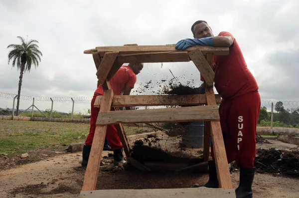 Ainda como projeto-piloto, a usina produziu 1.080 quilos de adubo orgânico em 5 meses