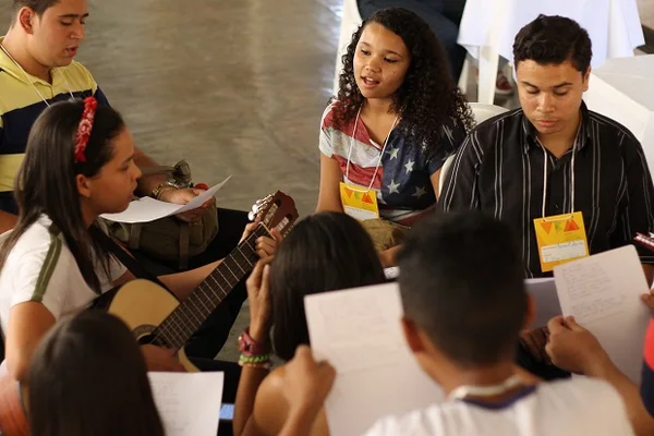 O movimento quer trazer o adolescente que está fora da escola de volta aos estudos
