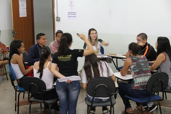 O movimento quer trazer o adolescente que está fora da escola de volta aos estudos
