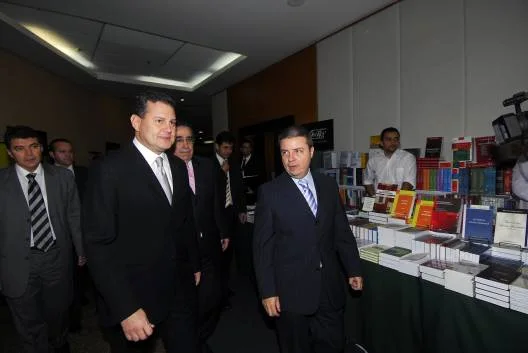Governador na chegada ao Congresso Estadual do Ministério Público