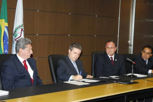 Governador assinou autorização para implantar a integração tarifária