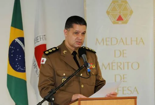 Coronel Luis Carlos Dias Martins em pronunciamento na entrega da medalha