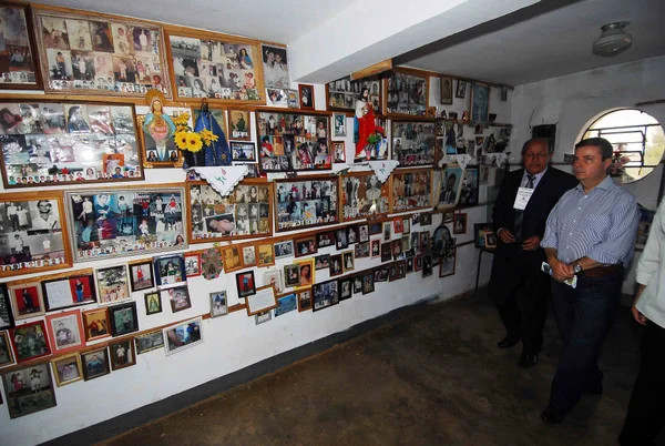 Governador Antonio Anastasia visitou a sala de ex-votos no santuário