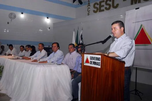 Governador Antonio Anastasia em pronunciamento em Almenara