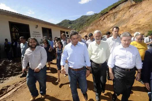 A terra avançou sobre a rua Padre Rolim, afetando o terminal rodoviário