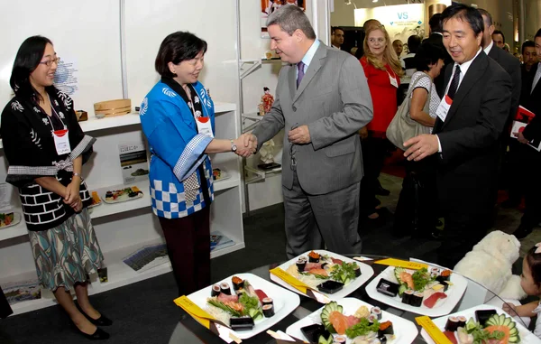 O governador degustou comidas típicas e visitou estandes no Pavilhão I do Expominas