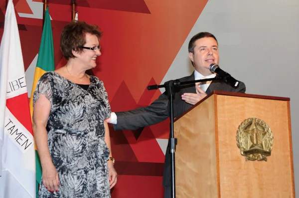A gerente do PIP, professora Maria das Graças Pedrosa Bittencourt, e Antonio Anastasia