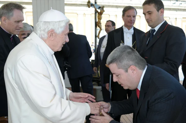 Anastasia foi recebido em audiência pública pelo papa Bento XVI, no Vaticano