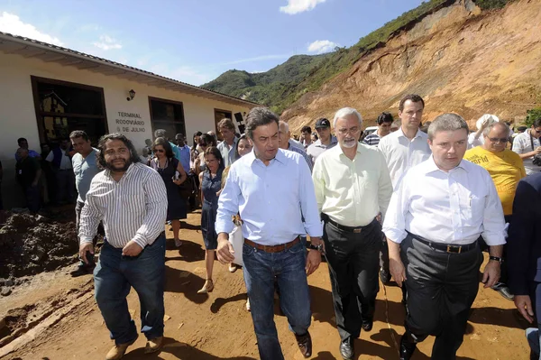 A terra avançou sobre a rua Padre Rolim, afetando o terminal rodoviário