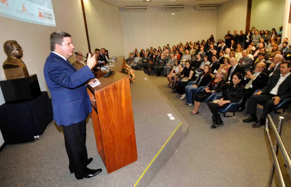 O professor foi criador e o primeiro titular da Secretaria de Estado de Administração
