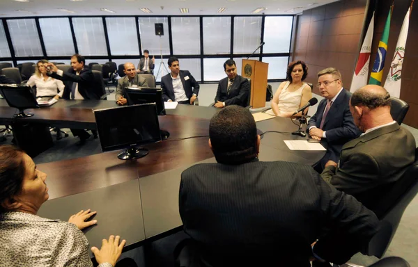 Antonio Anastasia durante reunião na Cidade Administrativa