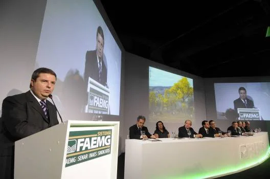 Governador durante cerimônia de posse da nova diretoria da entidade