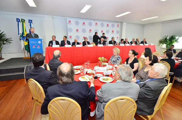 Governador falou em encontro da Associação Comercial do Rio de Janeiro