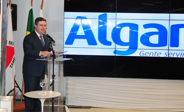 Anastasia durante inauguração da sede do Grupo Algar