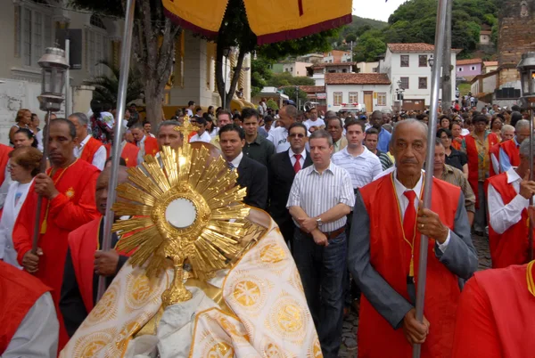 Governador Antonio Anastasia participou de procissão