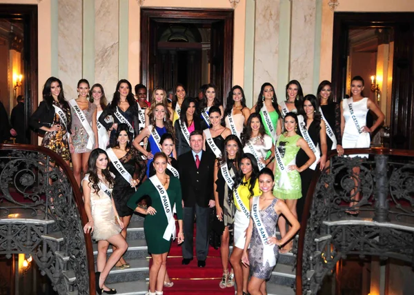 Misses visitaram diversas regiões do Estado, como Araxá, Ouro Preto e Gruta do Maquiné