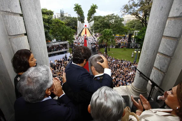 Antonio Anastasia recebe cumprimentos do ex-governador Aécio Neves