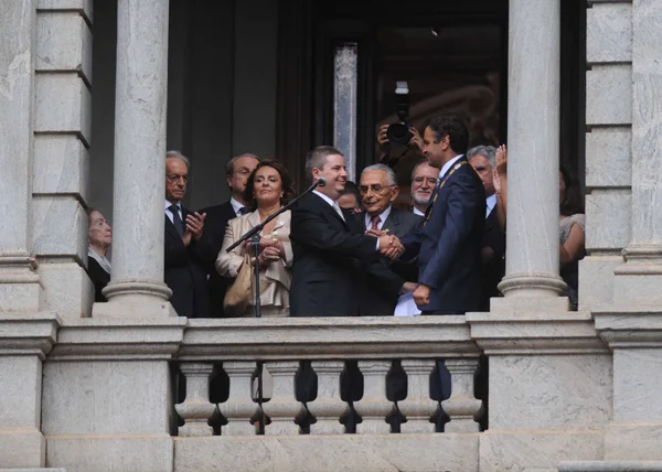 Governador Antonio Anastasia cumprimenta o ex-governador Aécio Neves