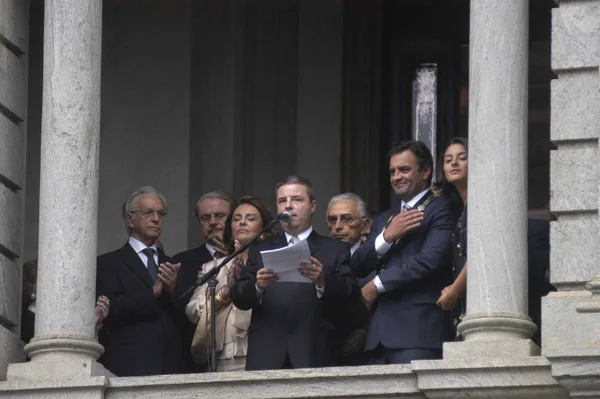Governador Antonio Anastasia ao lado do ex-governador Aécio Neves