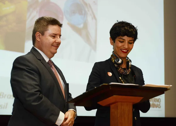 Governador Anastasia e a da representante da região francesa, Majdouline Sbai