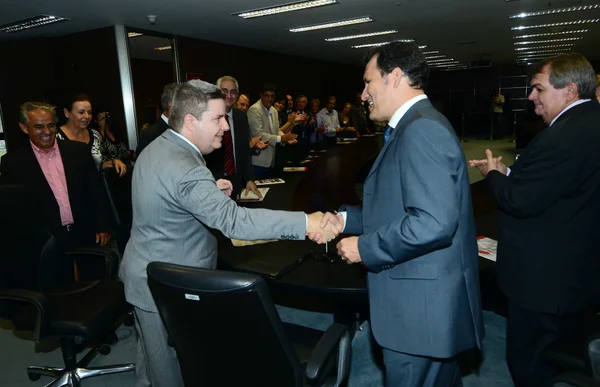 O governador Antonio Anastasia, e o presidente da AMGEP, Ângelo Roncalli 
