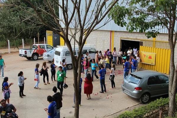 O movimento quer trazer o adolescente que está fora da escola de volta aos estudos