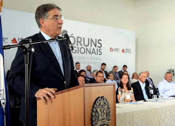 Pimentel participou do lançamento do fórum na cidade de Araçuaí
