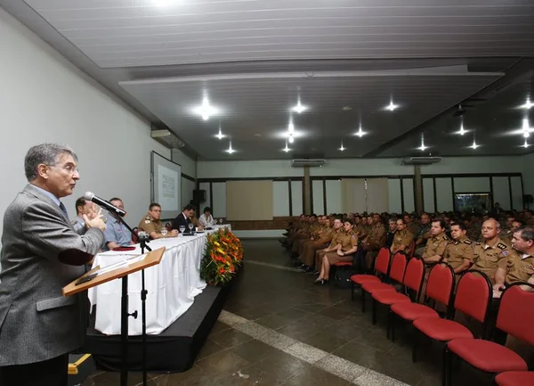 Governador assegurou que seu governo não pretende fazer quaisquer mudanças no estatuto da categoria